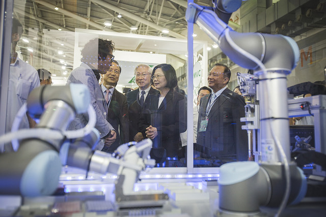 President Tsai attends opening of 2018 BioTaiwan Exhibition